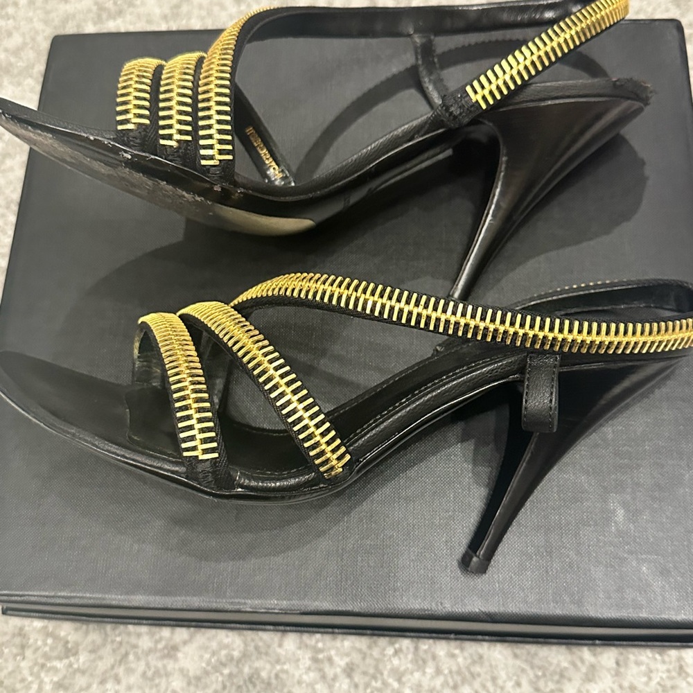 Burberry sandals! Little wear on the back - Picture 2 of 4